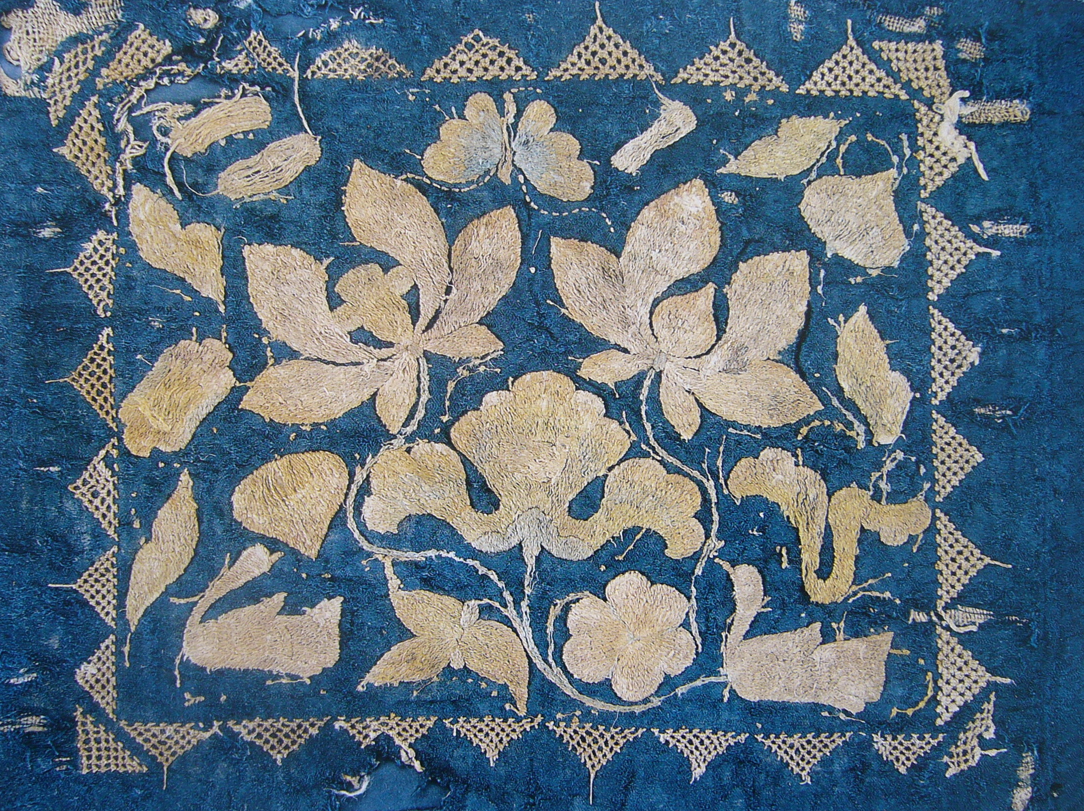 An Embroidered Pad of Flower Patterns, Yuan Dynasty